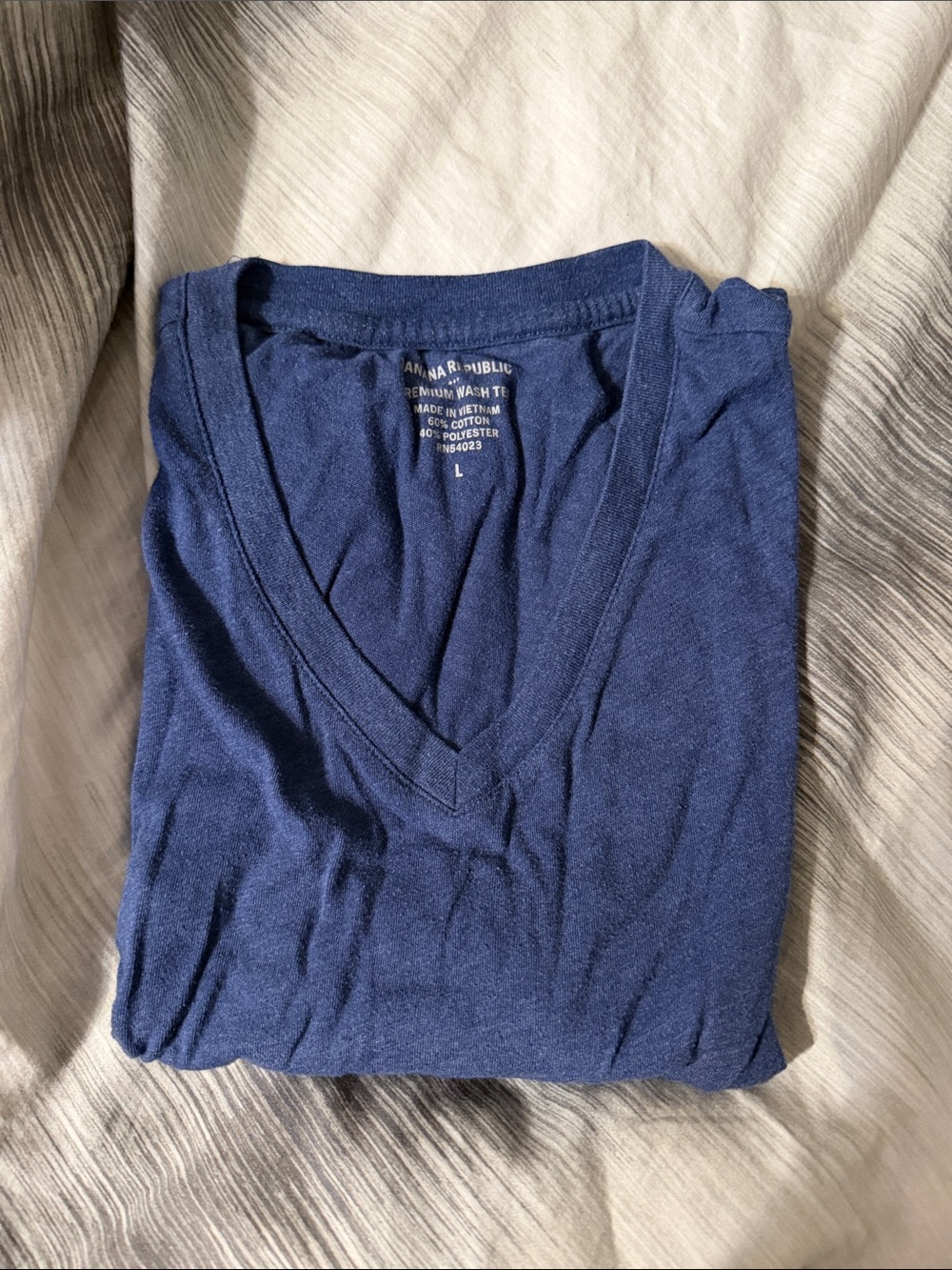 Banana Republic Men's Deep Blue V-Neck tshirt